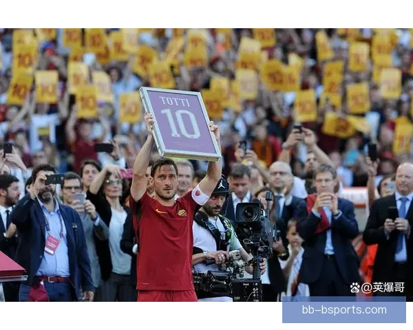 曼联点球绝杀切尔西捧起梦幻欧冠奖杯庆辉煌